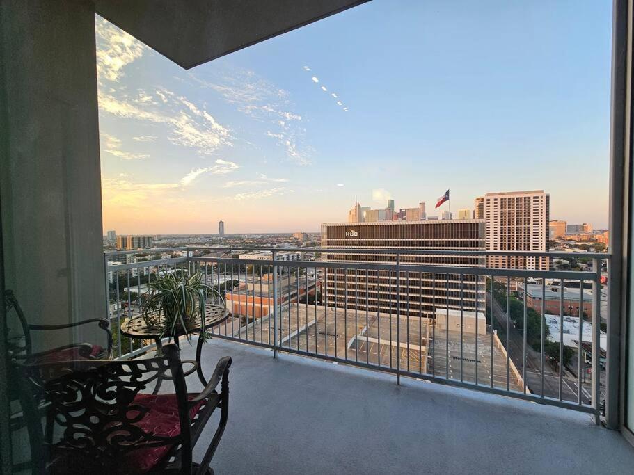 Ferienwohnung Luxury Highrise In Midtown - Skyline Views And Chic Decor Houston Exterior foto